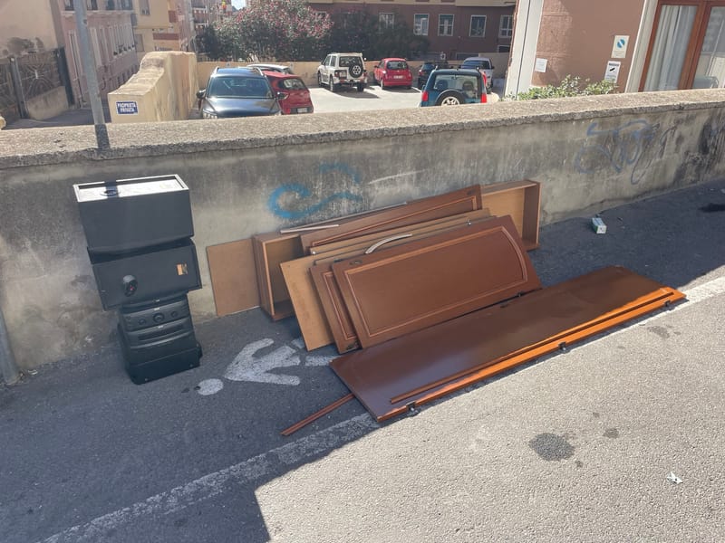 Rifiuti a Cagliari: più abbandoni per strada più il servizio costa!